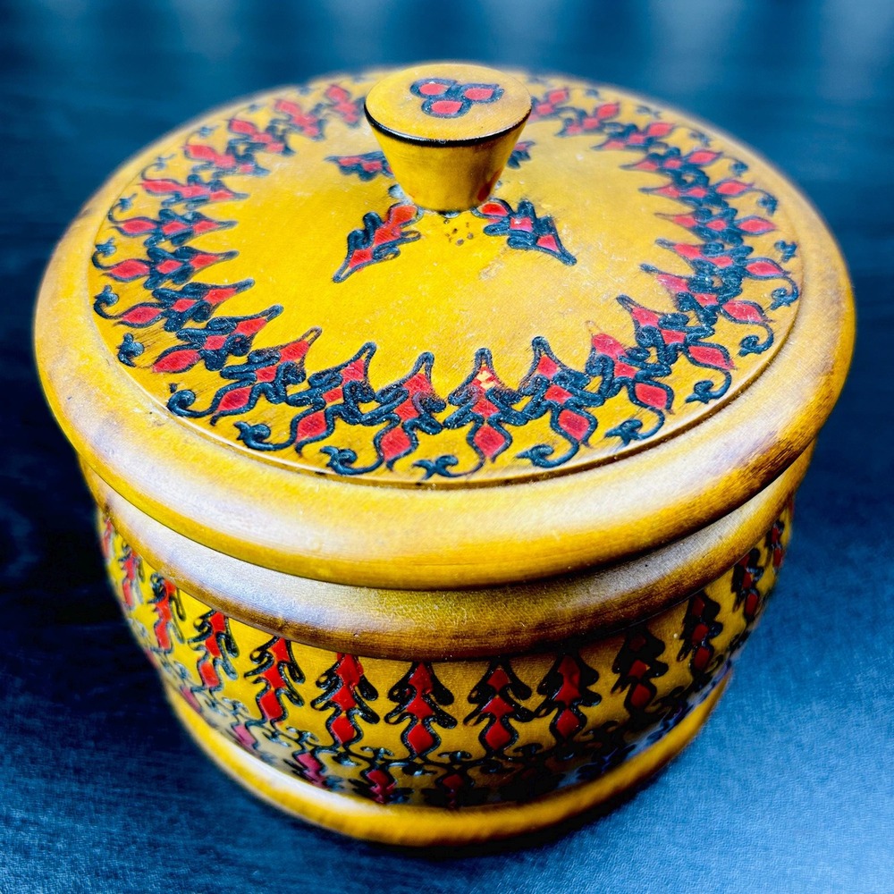 Romanian Folk Art Wooden Box Hand Carved Poiana Brasov Lidded Container Etched - Picture 4 of 15